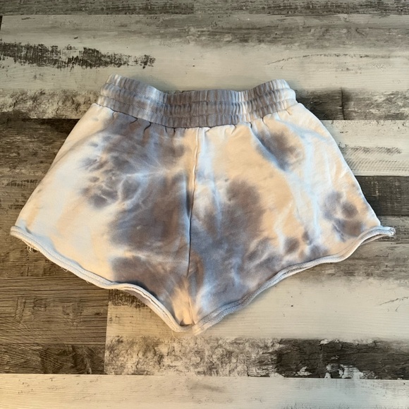 Princess Polly Shorts - Picture 2 of 4